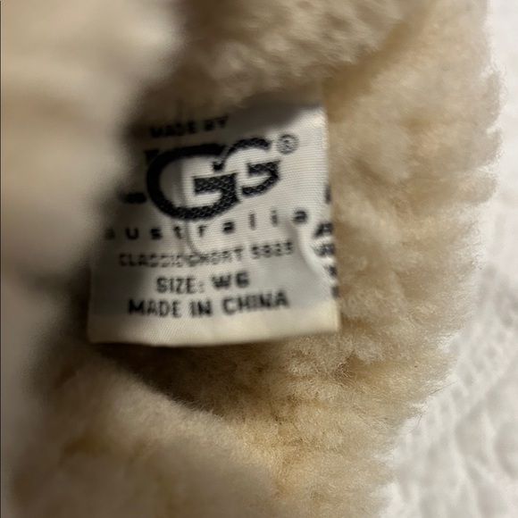 UGG Classic Tan Shearling Boots - Picture 6 of 6
